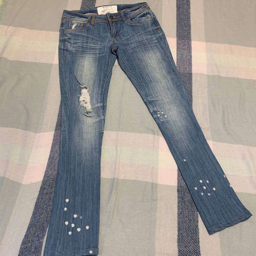 DOLLHOUSE Ripped Jeans - Picture 3 of 11